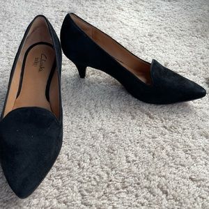 Clarks Indigo pumps in black suede